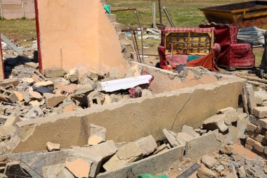 Kasırga hasarlı evlerde küçük bir İlçesi