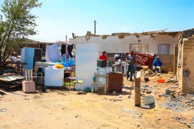 Kasırga hasarlı evlerde küçük bir İlçesi