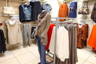 Moda giyim perakende mağazası iç