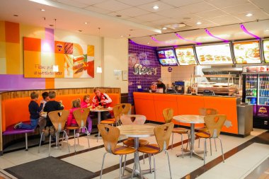 İç Fast Food Take Out Restoran bir alışveriş merkezinde