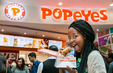 Popeyes Take Out Fast Food Restoran, müşteriler