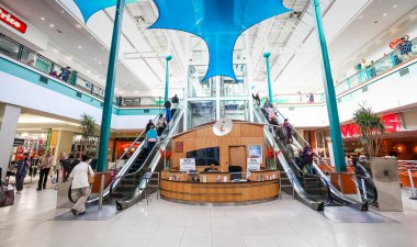 Alberton City alışveriş merkezi Johannesburg'da iç iç