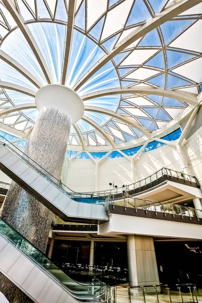 İç cam kubbe çatı Merkezi Mall alışveriş