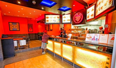 İç Fast Food Take Out Restoran bir alışveriş merkezinde