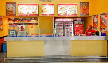 İç Fast Food Take Out Restoran bir alışveriş merkezinde