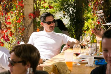 İnsanlar bir açık gıda ve şarap Festivali