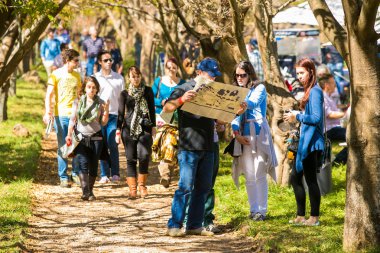 Bir çift bir harita bir Heykel Parkı