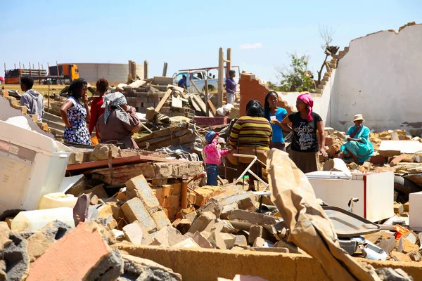 Tornado Case danneggiate in una piccola città — Foto Stock