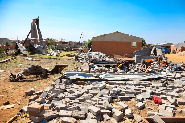 Tornado Case danneggiate in una piccola città — Foto Stock