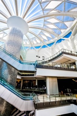 İç cam kubbe çatı Merkezi Mall alışveriş