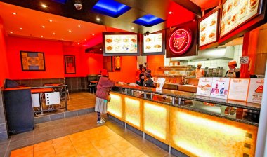 İç Fast Food Take Out Restoran bir alışveriş merkezinde