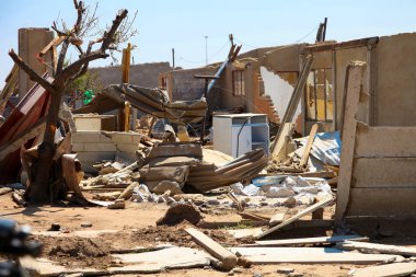 Kasırga hasarlı evlerde küçük bir İlçesi