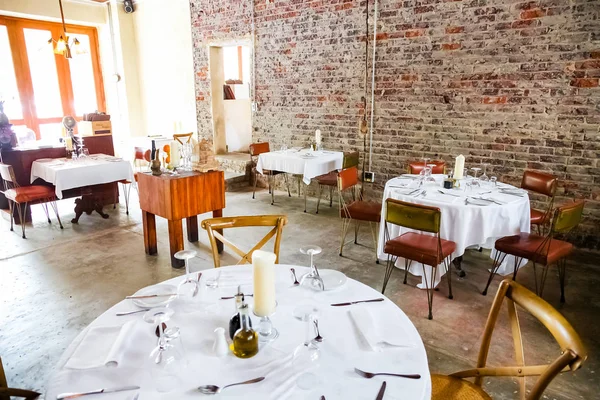 Wnętrze restauracji retro Bistro w strefie na rynku — Zdjęcie stockowe