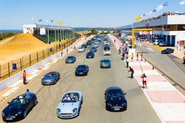 Aston Martin sahibinin parça gün