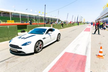 Aston Martin sahibinin parça gün