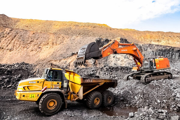 Open Pit Manganese Mining and Equipment