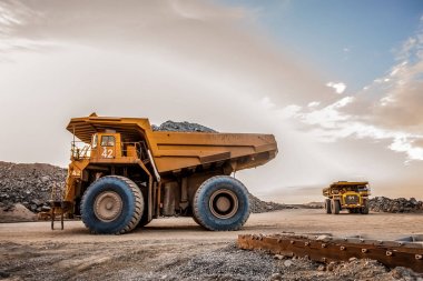 İşleme için Platin cevheri taşıyan madencilik damperli kamyonlar