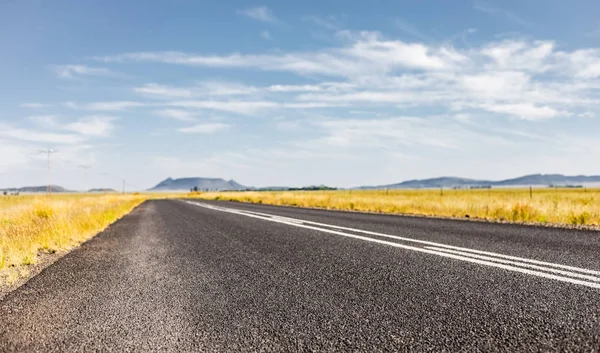 Uitzicht op een lege landweg — Stockfoto