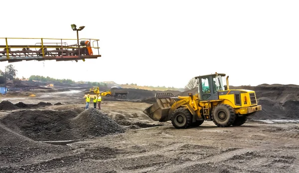 Equipo de la planta de minería y procesamiento de carbón — Foto de Stock