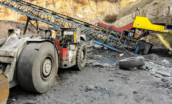 Equipo de la planta de minería y procesamiento de carbón — Foto de Stock