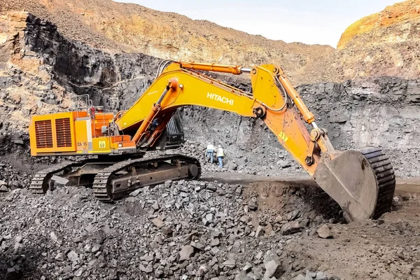 Open Pit Manganese Mining and Equipment — Stock Photo, Image