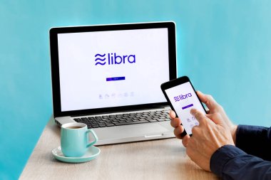 Smartphone ve L Facebook Libra kripto dijital para uygulaması