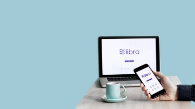 Smartphone ve L Facebook Libra kripto dijital para uygulaması