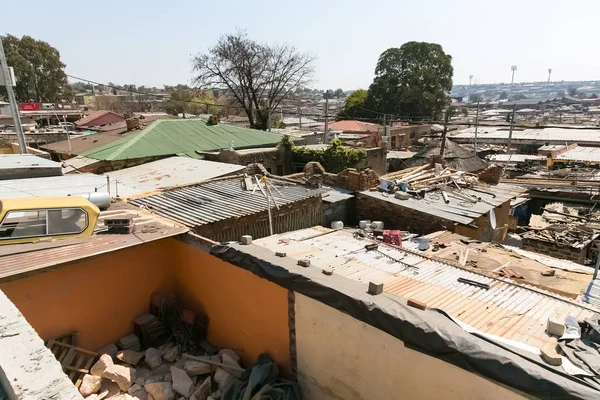 アレクサンドラの町の低所得住宅の高角屋上図 — ストック写真