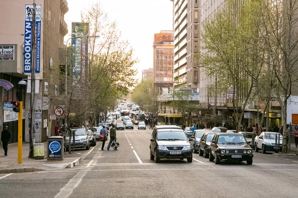 Уличные сцены пригорода Браамфонтейна Йоханнесбурга CBD во время — стоковое фото