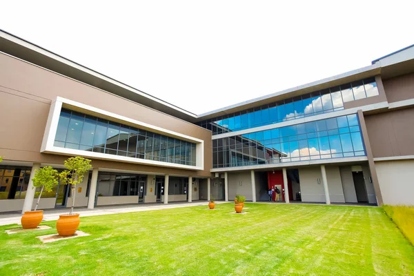 Bâtiments extérieurs au campus du Collège — Photo