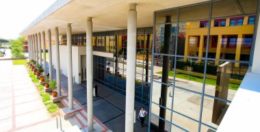 Kolej Kampüsünde Dış Binalar