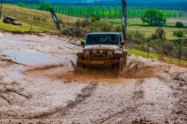 Camp Jeep'te 4x4 Çamur Sürücüsü Eğitimi