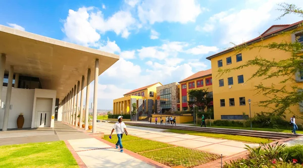 Edifícios exteriores no campus universitário — Fotografia de Stock