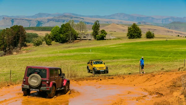 4x4 Entrenamiento de conductores de barro en el campamento Jeep — Foto de Stock