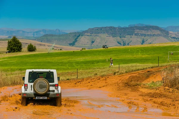 4x4 Entrenamiento de conductores de barro en el campamento Jeep — Foto de Stock