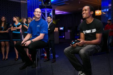 Oyuncular oyun istasyonu Ps4 denize indirmek olay