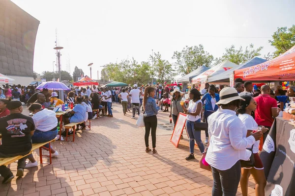 남아프리카 공화국 Soweto 2017 Diverse African People Bread Based Food — 스톡 사진