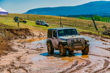 Harrismith, Güney Afrika - 02 Ekim 2015: 4x4 Drakensberg 'deki Camp Jeep' te Çamur Sürücü Eğitimi