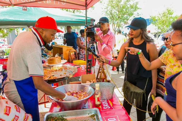 Soweto Sudáfrica Septiembre 2017 Diversos Vendedores Africanos Cocinan Sirven Varios — Foto de Stock