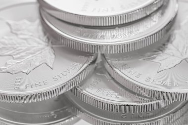 Cape Town, Güney Afrika - 17 Ağustos 2019: 9999 Silver Maple Leaf Bullion Coin