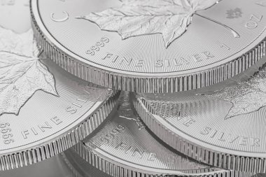 Cape Town, Güney Afrika - 17 Ağustos 2019: 9999 Silver Maple Leaf Bullion Coin