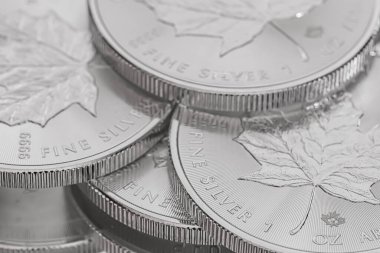 Cape Town, Güney Afrika - 17 Ağustos 2019: 9999 Silver Maple Leaf Bullion Coin