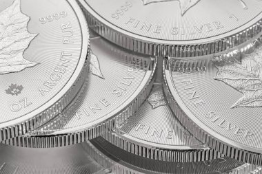 Cape Town, Güney Afrika - 17 Ağustos 2019: 9999 Silver Maple Leaf Bullion Coin