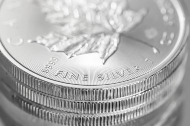 Cape Town, Güney Afrika - 17 Ağustos 2019: 9999 Silver Maple Leaf Bullion Coin