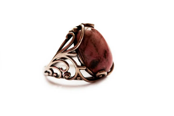 Staromódní Stříbrný Prsten Krásným Růžovým Rhodonitovým Drahokamem Starožitné Šperky Royalty Free Stock Obrázky