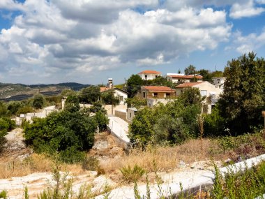 Kıbrıs'ta bir yamaca Köyü