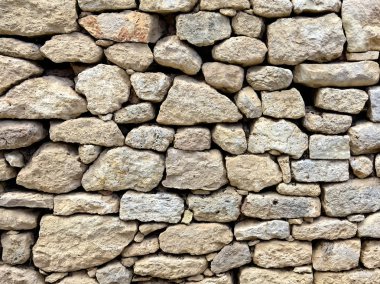 Kâgir duvarlar evin