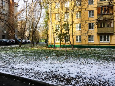 Güneşli bir günde Moskova'da ilk kar