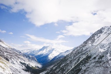 Karlı kış. Kayak pisti görünümünden Panorama