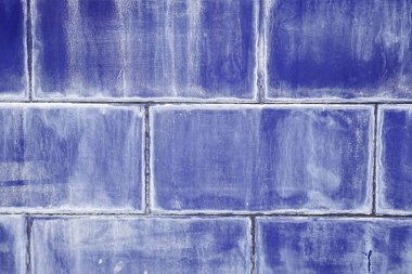 Beyaz patina ile koyu mavi fayans. Yüzme havuzu karo doku